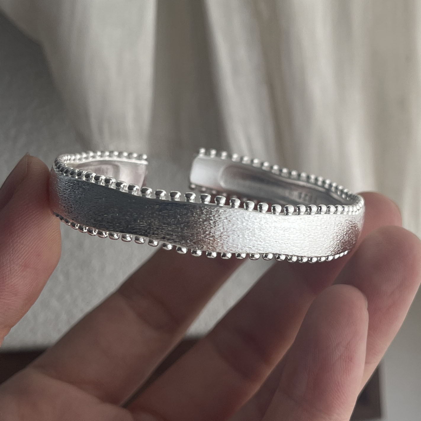 سوار ريترو من الفضة الإسترليني - مراجعة Resin Bangle Bracelet وسعره